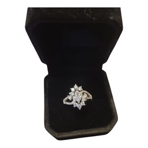 🔥NWOT Elegant White Gold🔥 Women's Ring